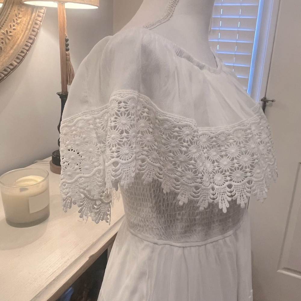 Mi Ami Francesca’s White Off Shoulder Gauzy Dress Romantic Flirty Medium M NWT - Picture 4 of 8